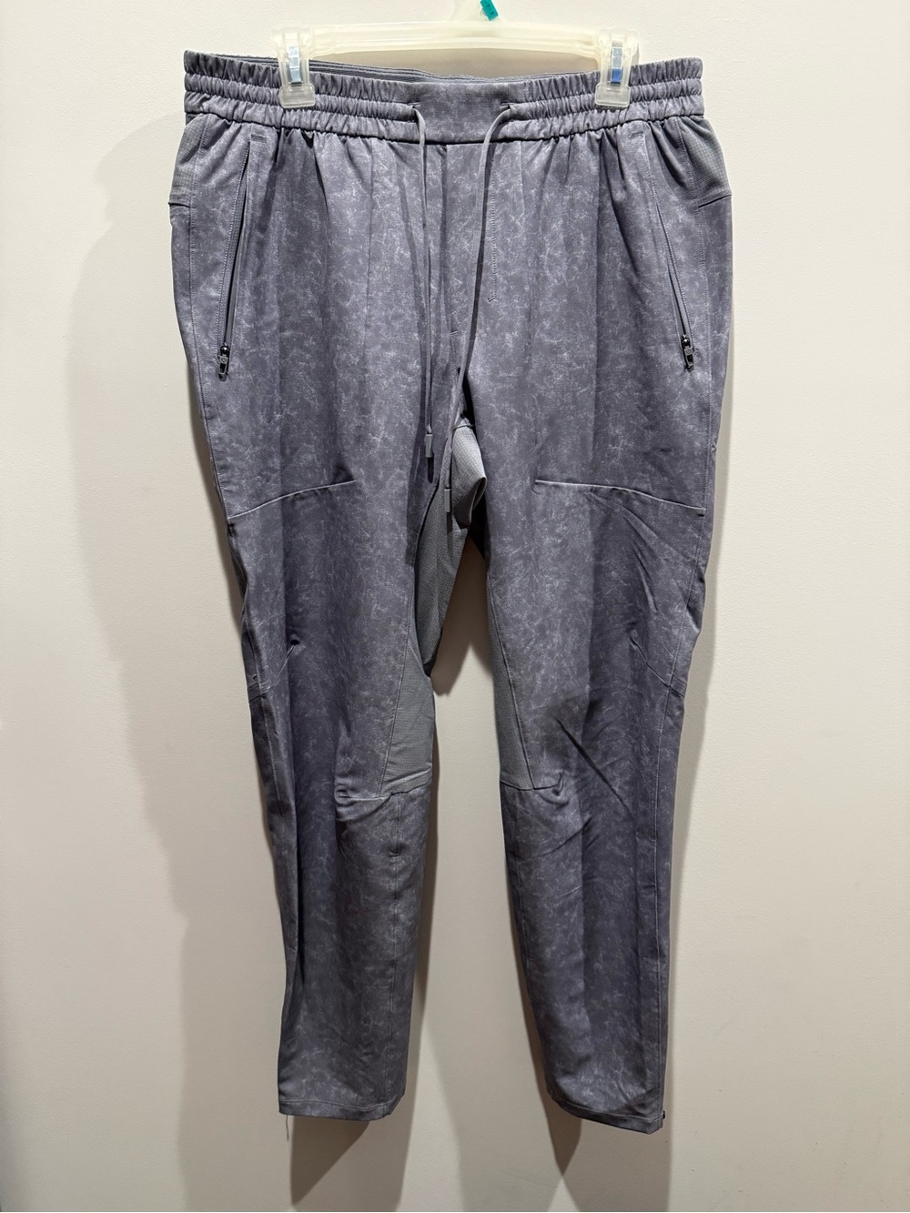 Men’s large Lululemon License to Train Jogger pants